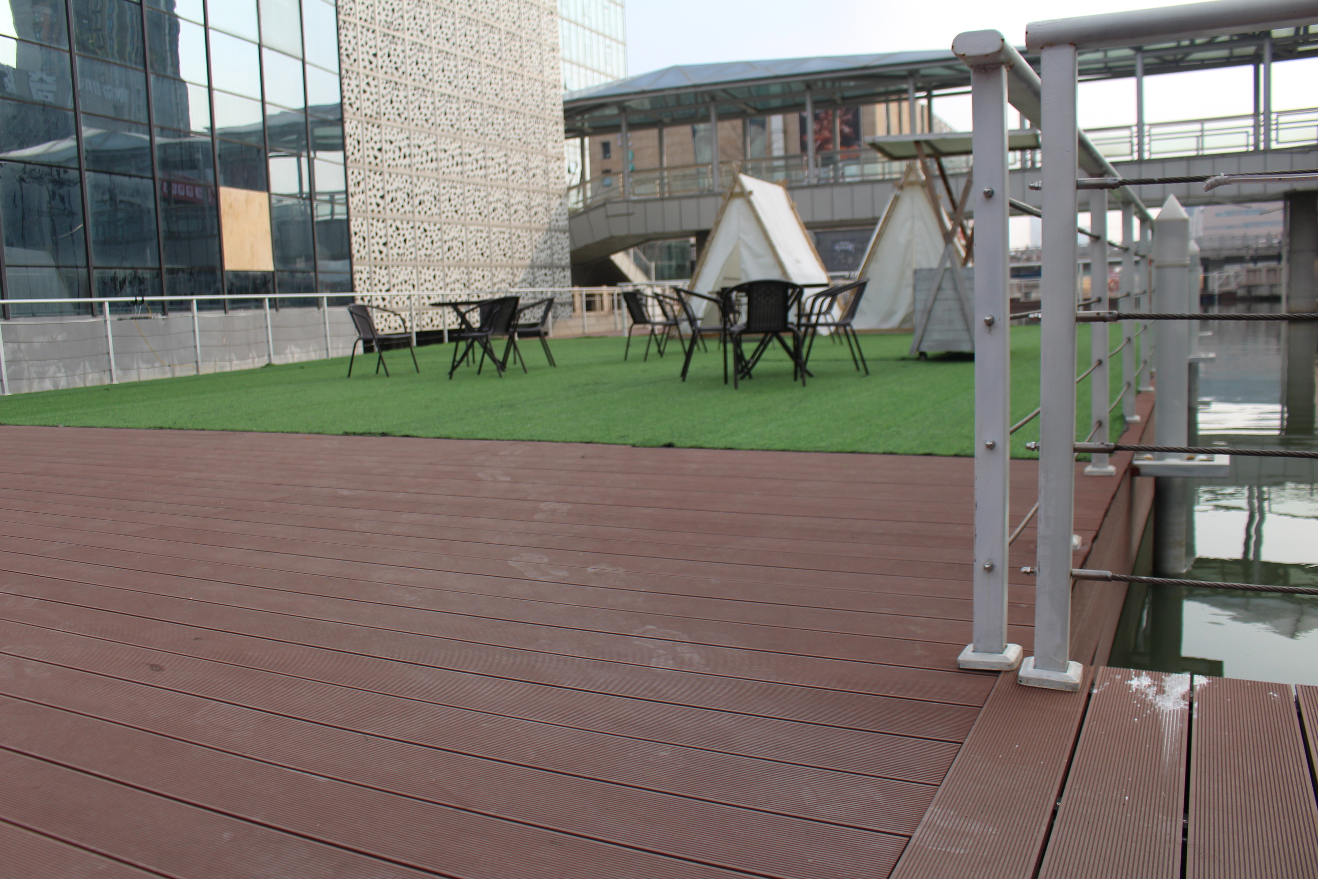 Ist die Terrassendiele aus Verbundwerkstoff teuer?